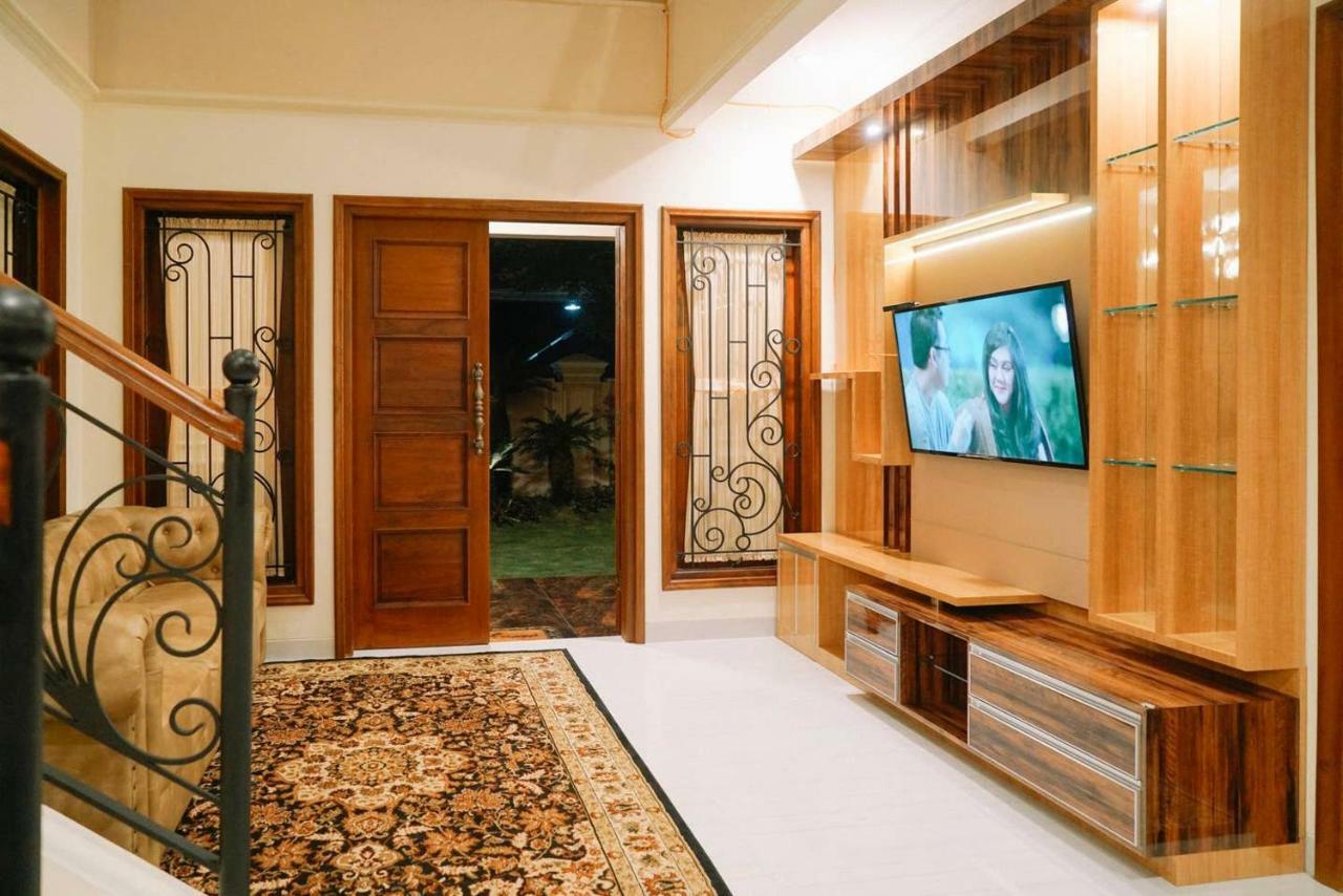 Fernasya House Villa Yogyakarta Exterior photo