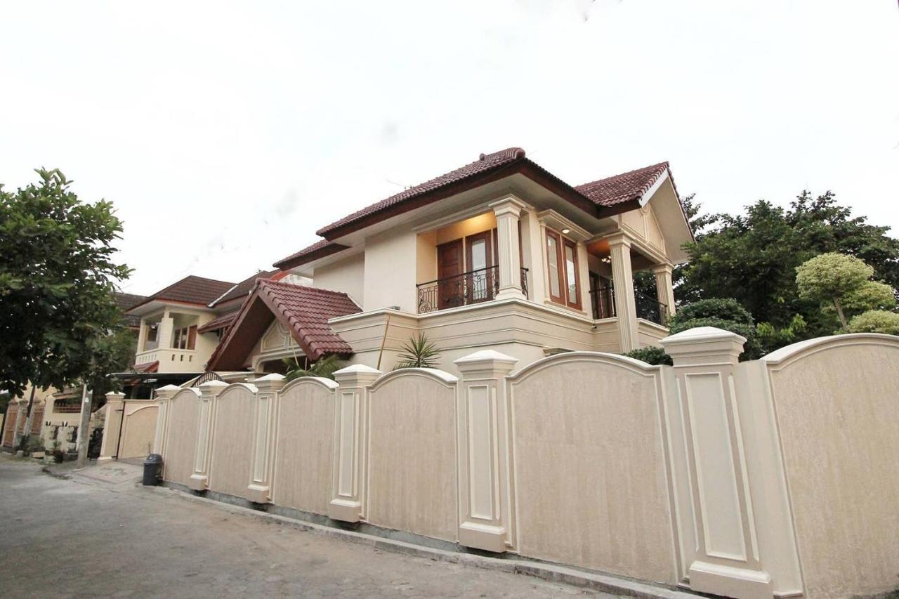 Fernasya House Villa Yogyakarta Exterior photo